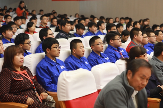 我校参赛师生.jpg